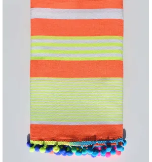 Toalla de playa naranja neón con rayas blancas y amarillo fluorescente  - 1