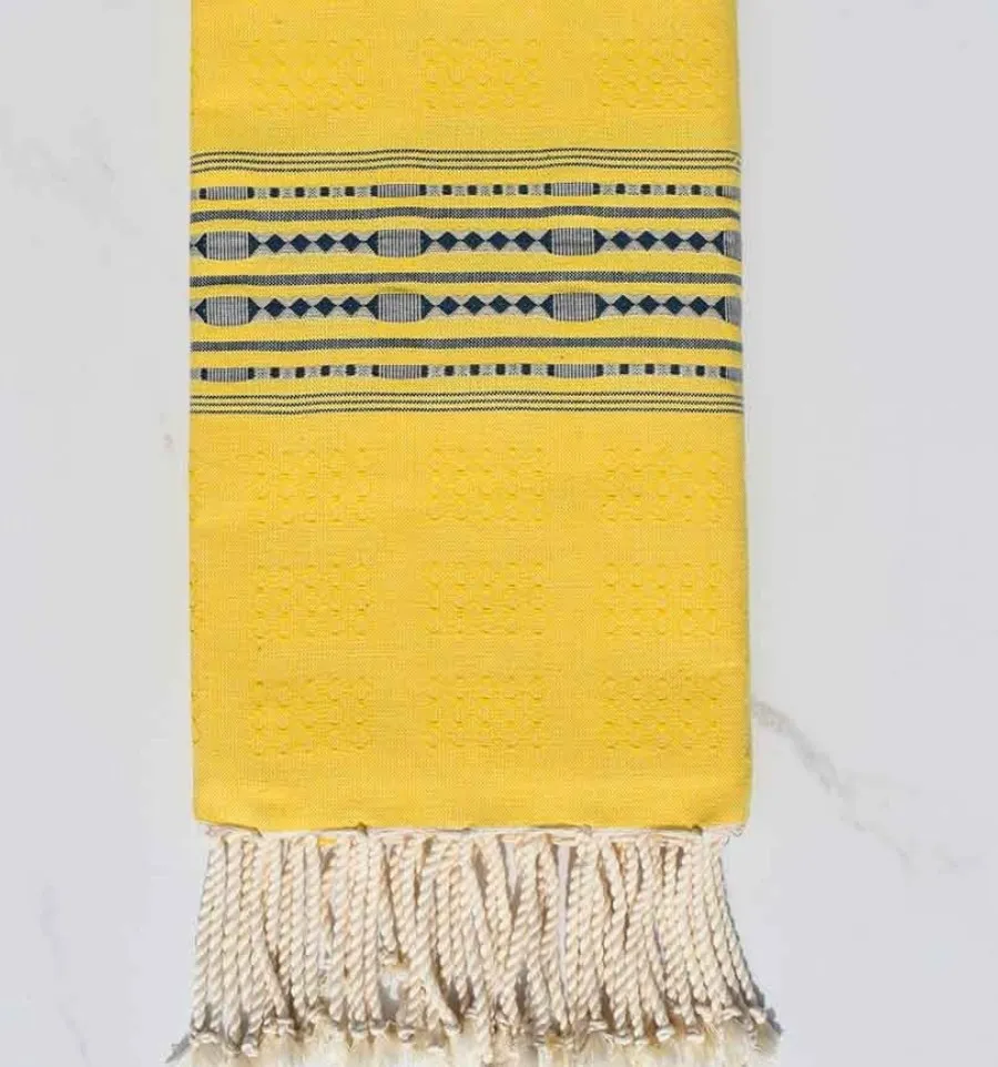 Toalla de playa  amarilla con motivos azul oscuro - FOUTA TUNISIA