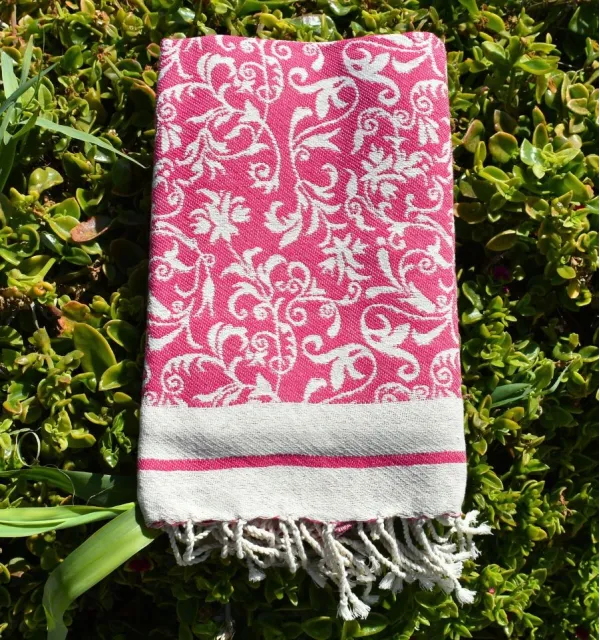 Toalla de playa Versailles rosa fucsia – Suave, absorbente y accesorio decorativo elegante
