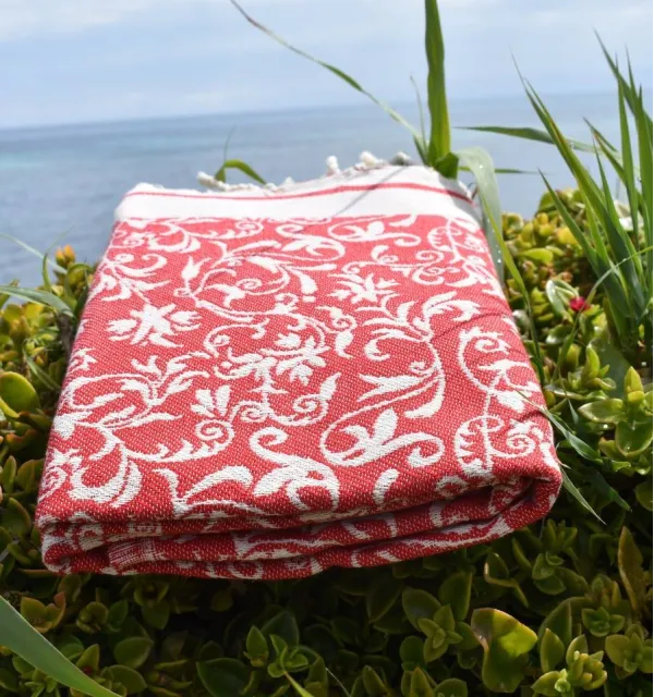 Toalla de playa Versailles roja – Suave, absorbente y elegante, ideal para playa y hammam