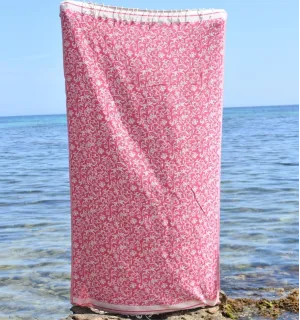 Toalla de playa Versailles rosa fucsia – Suave, absorbente y accesorio decorativo elegante