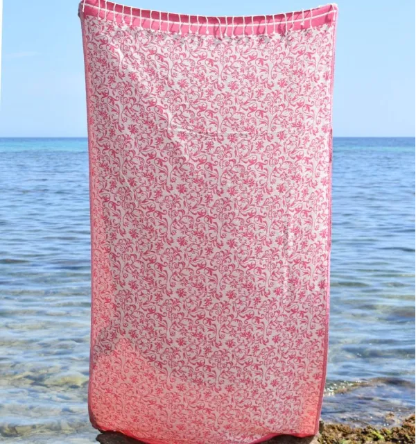 Toalla de playa Versailles rosa fucsia – Suave, absorbente y accesorio decorativo elegante
