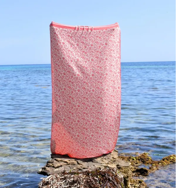 Toalla de playa Versailles roja – Suave, absorbente y elegante, ideal para playa y hammam
