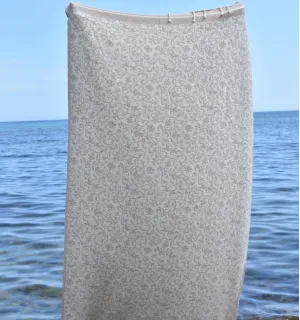 Toalla de playa Versailles topo – Fouta de algodón floral, suave y absorbente para playa o piscina 2
