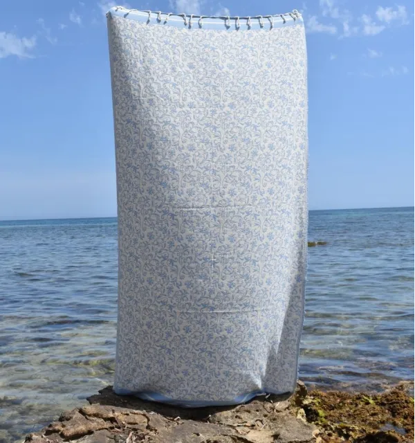 Toalla de playa Versailles azul cielo – Toalla de playa absorbente con flores