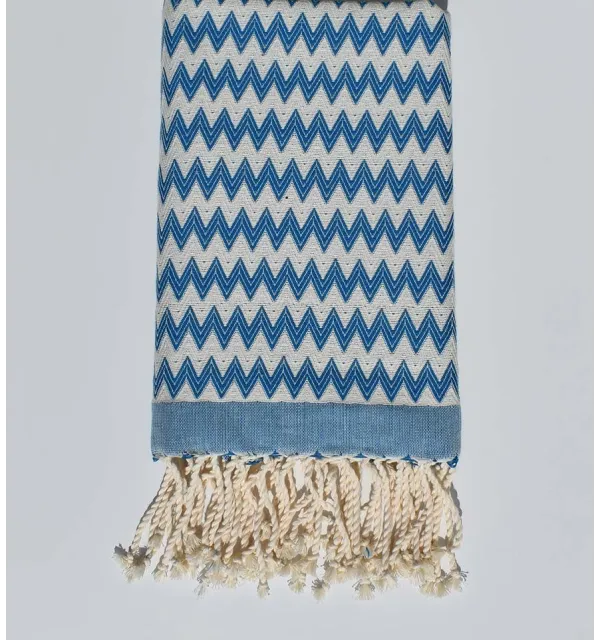 Toalla de playa de zigzag celestial azul 