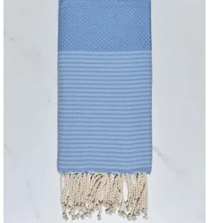 Toalla de playa panal azul celeste con rayas azules ahumadas